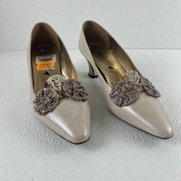 Adrienne 8.5 Womens Bone Leather Heels With Floral Embellishments & Gold Accents - Picture 16 of 16